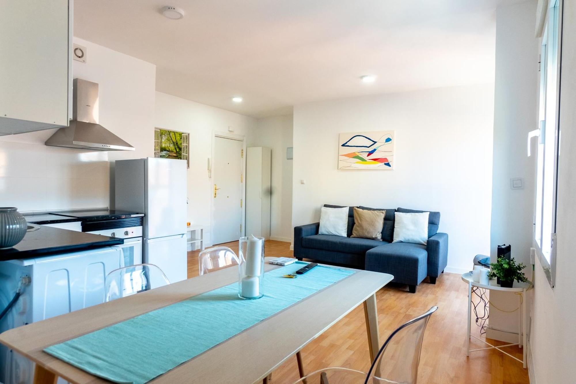 Homely 2 Bedroom In Barajas Apartment