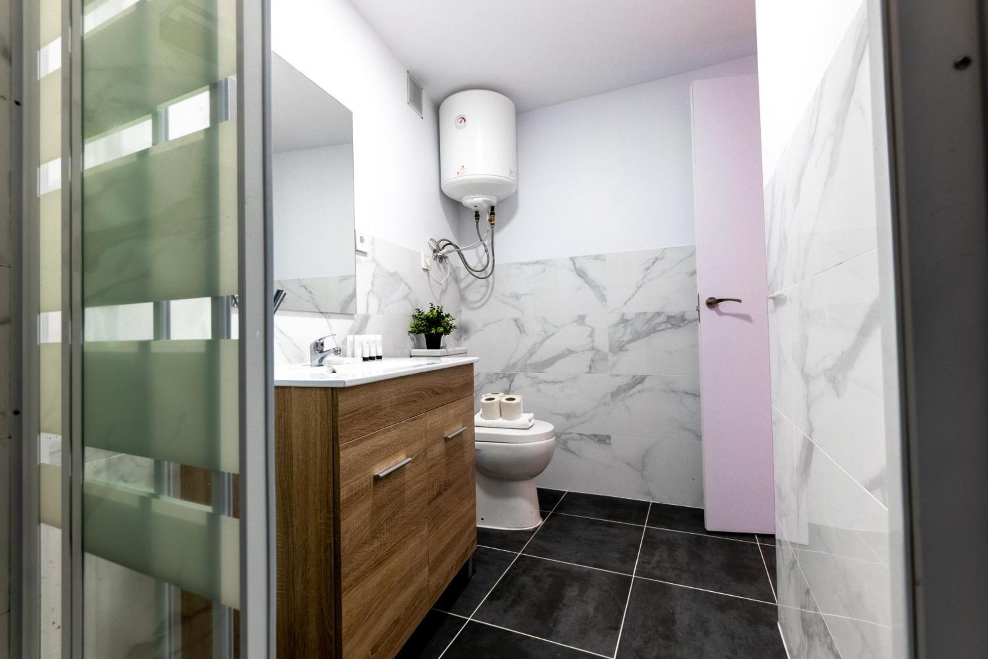 Apartment Homely 2 Bedroom In Barajas