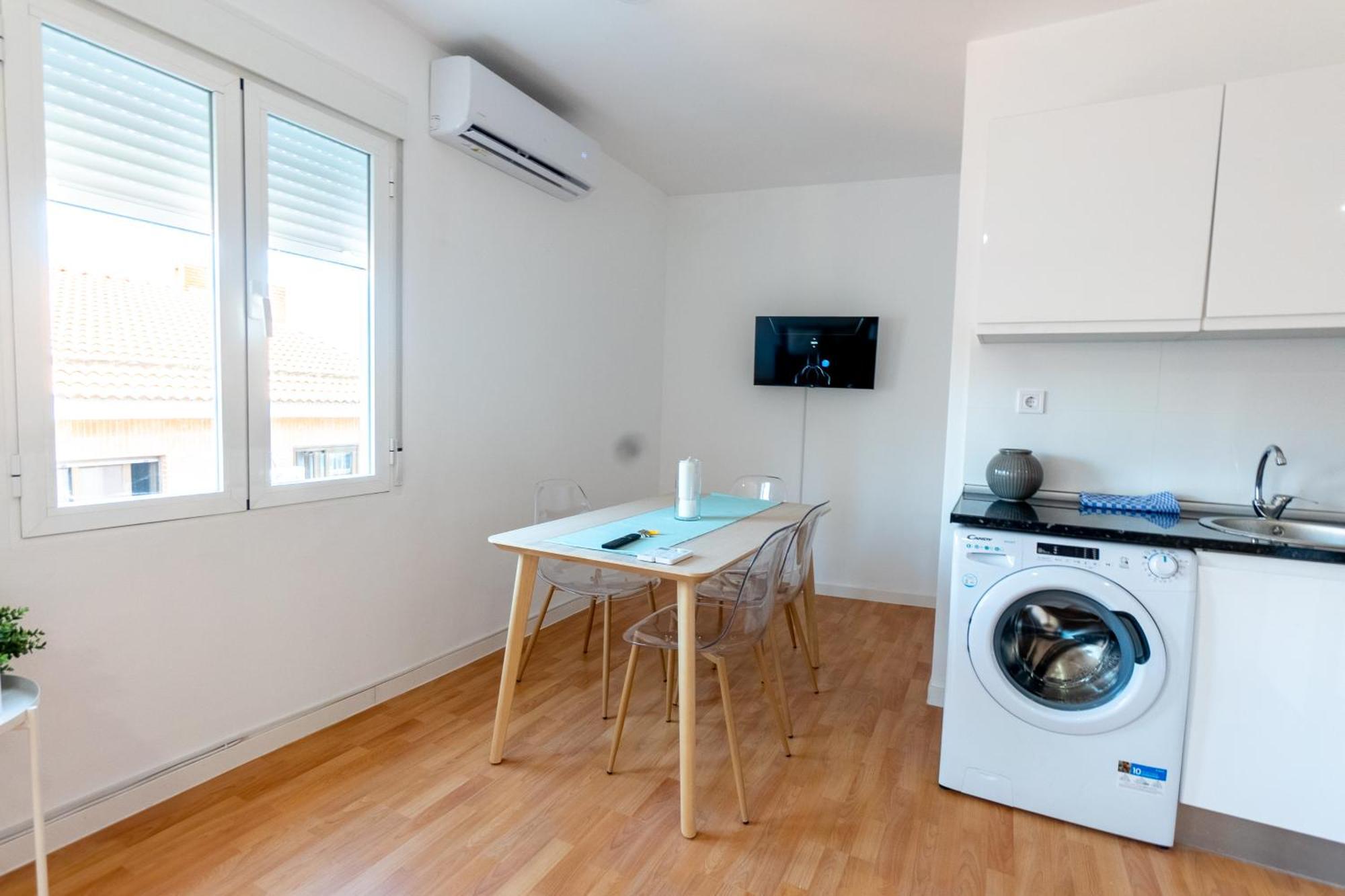 Homely 2 Bedroom In Barajas Apartment Madrid
