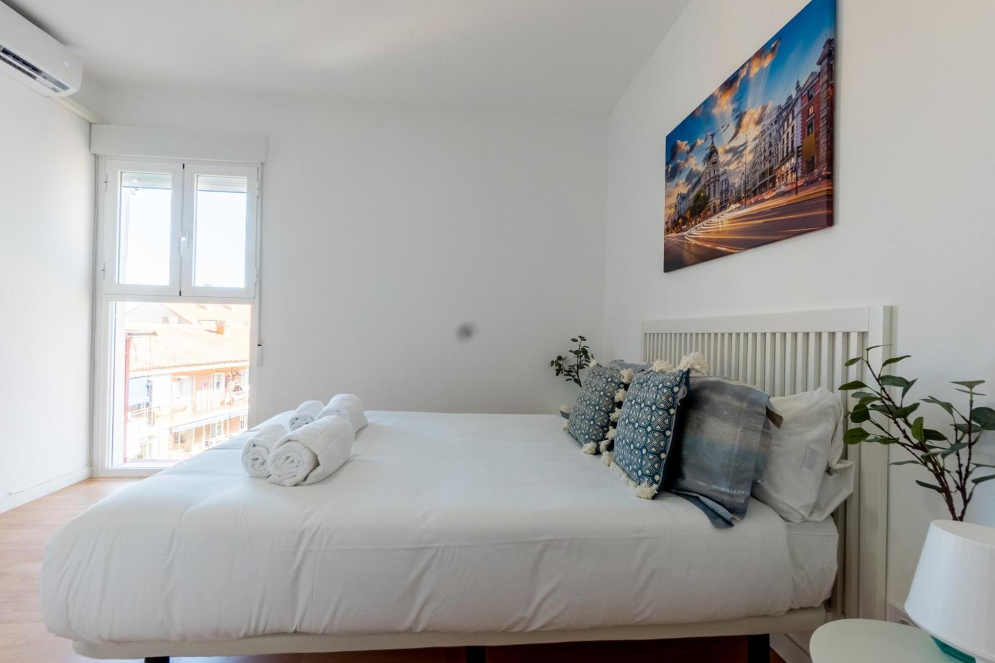 Apartment Homely 2 Bedroom In Barajas Madrid